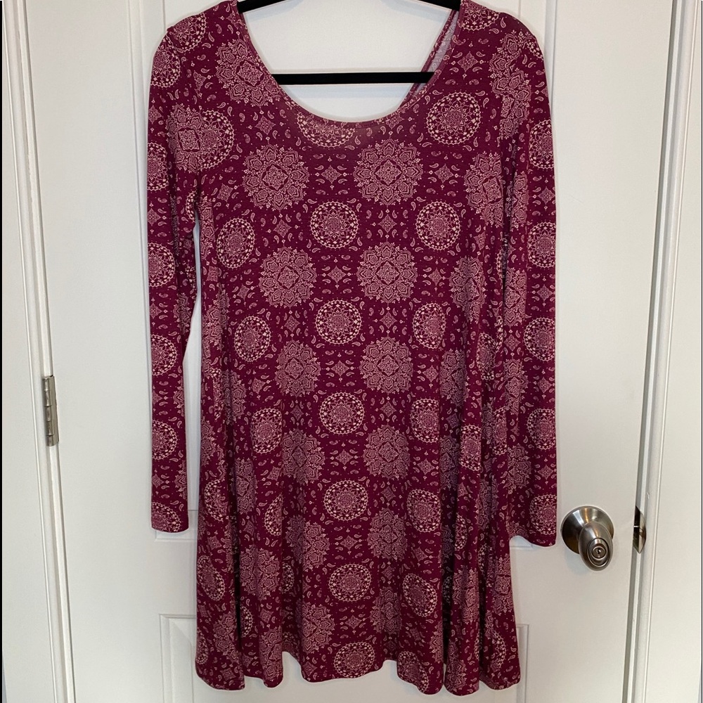 Women’s Red Scoop Neck and Back Shift Dress